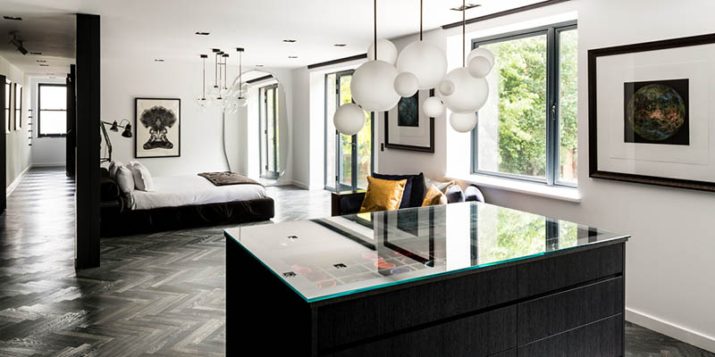 Tying the interior scheme together is the use of dramatic slabs of marble throughout the house. At ground floor, the book matched black moon marble fire surround in the living room, which forms a double fire place with the external living space, complements the vast expanses of Superwhite quartzite and Parnon marble in the kitchen.