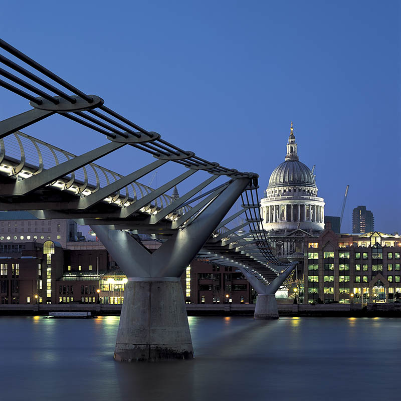 Millennium bridge by Foster + Partners