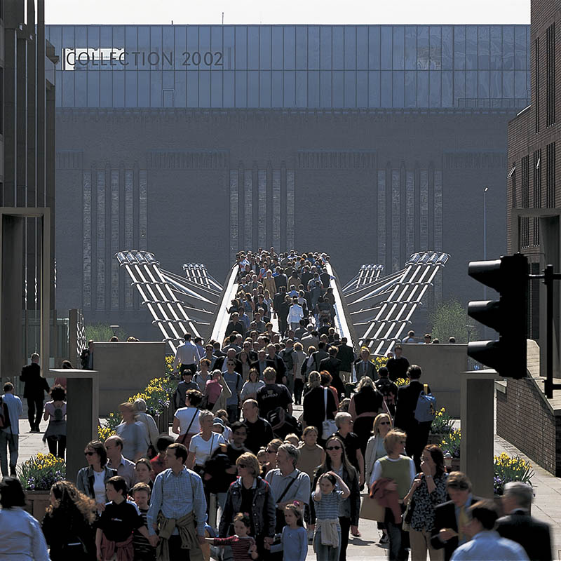 Millennium bridge by Foster + Partners