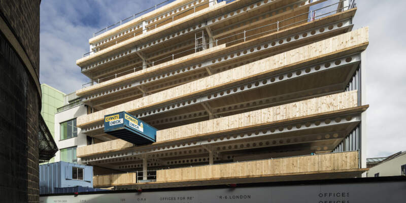 wooden architecture 6 Orsman Road FLEXIBLE TIMBER OFFICE ON THE REGENT'S CANAL